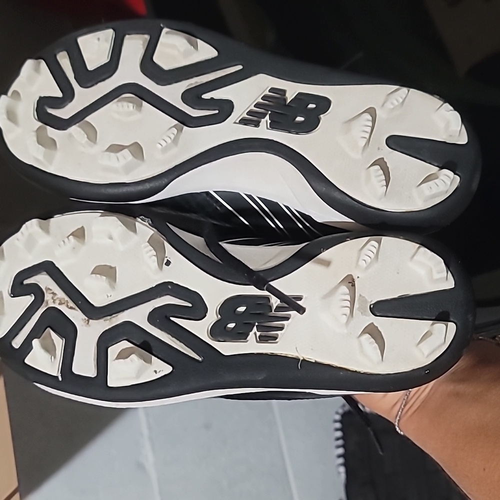 Football cleats - Picture 3 of 3